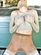 Teen girl doing the do totally in pantyhose
